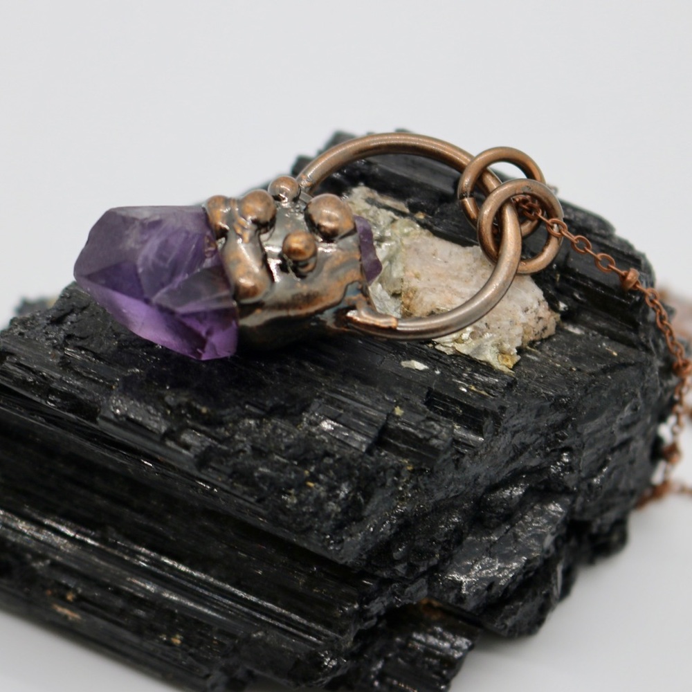 Amethyst point 18in